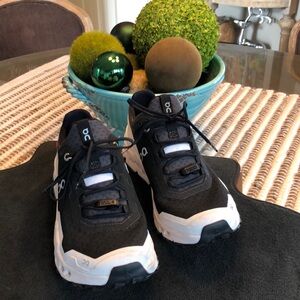 OnCloud Helion Shoe, size 7.